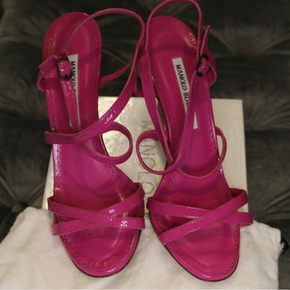 Only worn once. Size EU 39/8.5 original box. Shoe bag incl from Neiman Marcus.